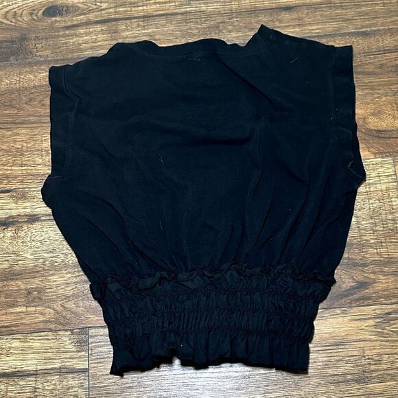 Laundry by Shelli Segal Black cropped top Smocked hem cap sleeve Small EUC - Picture 2 of 6